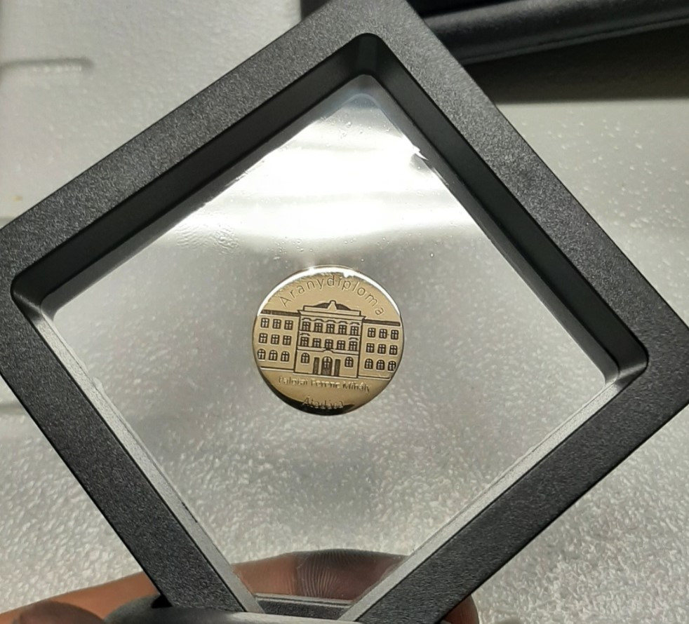   14K arany érem fémjelezve - 2 cm átmérővel, 2mm vastagságban