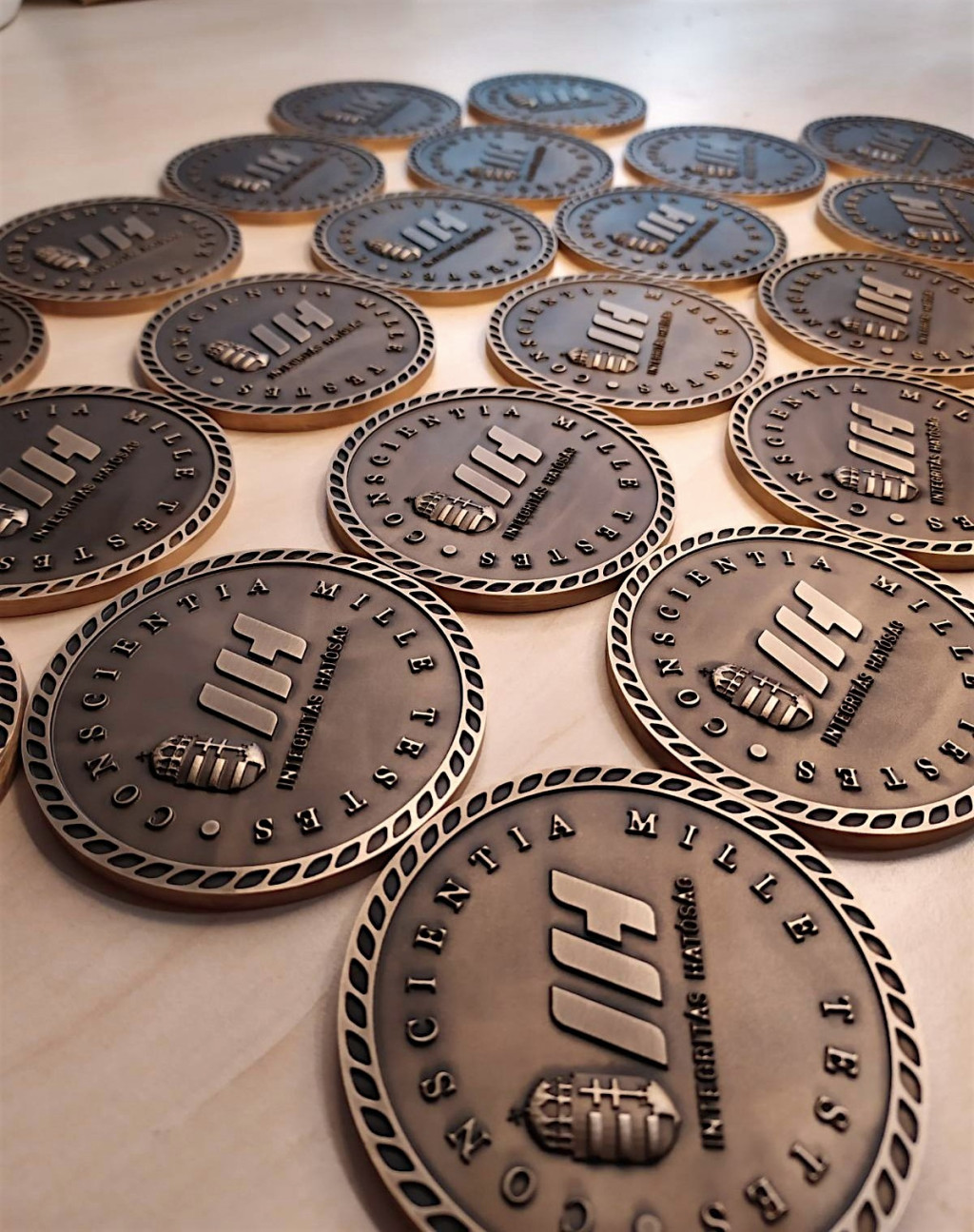 CNC mart bronz érem 7 cm-es méretben 