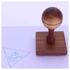 6x6 cm-es egyedi gumibélyegző készítése fa nyéllel - négyzet alakú