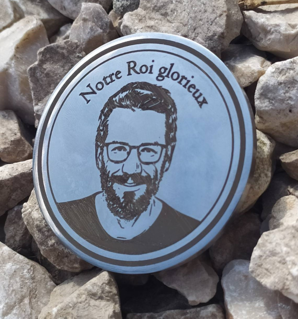 Gravírozott rozsdamentes acél érem