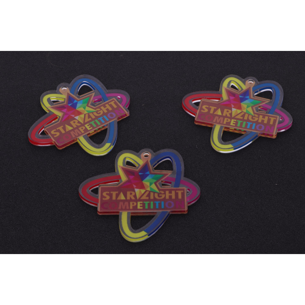 UV nyomtatott, 4 cm-es, egyedi alakban vágott plexi érem