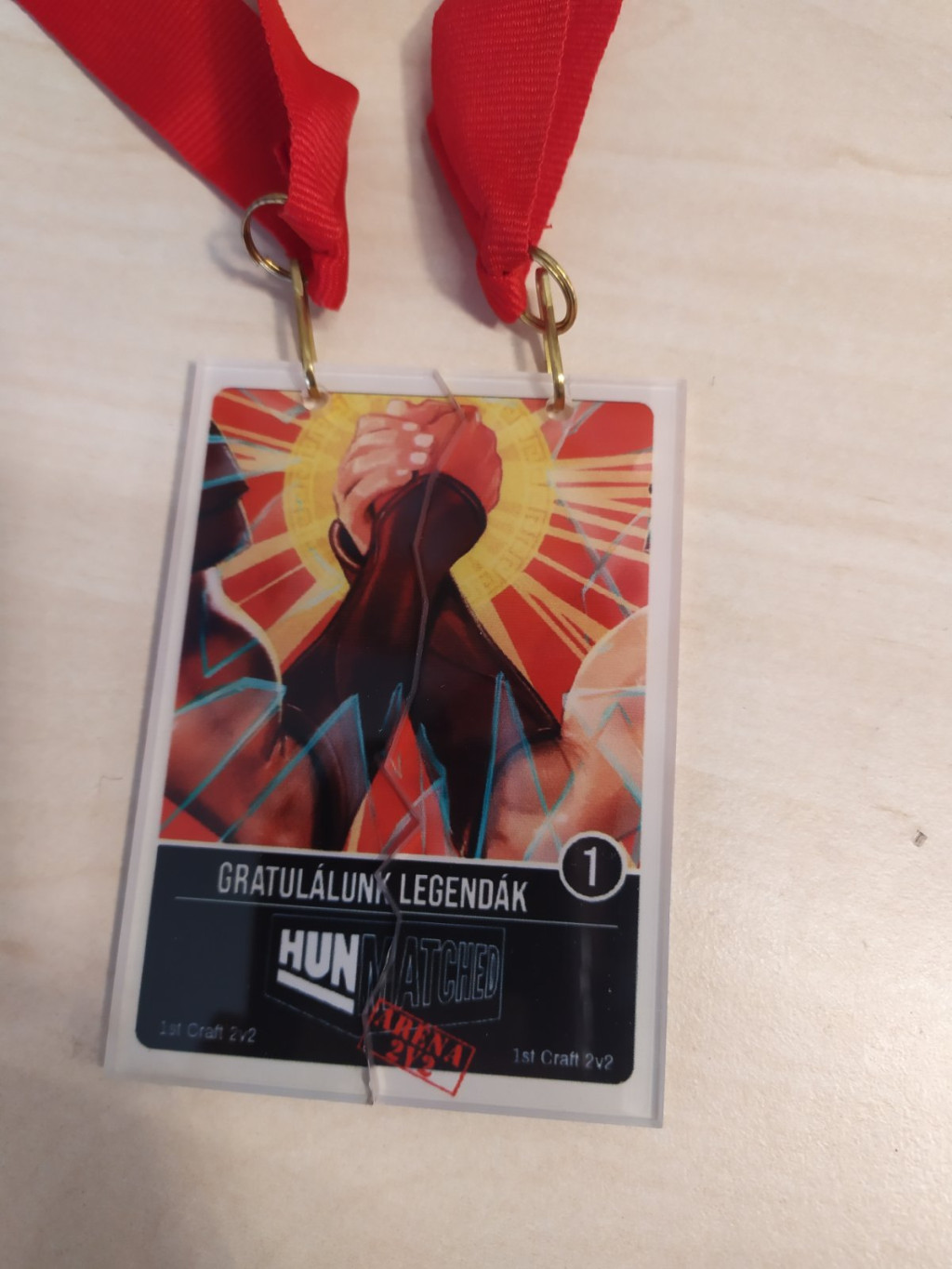 UV nyomtatott, 4 cm-es, egyedi alakban vágott plexi érem