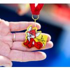 UV nyomtatott, 8 cm-es, egyedi alakban vágott plexi érem