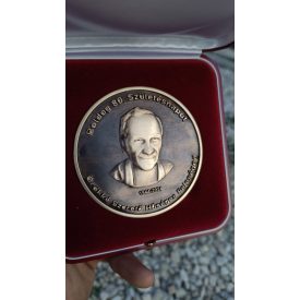   Arcképes domborbűves egyedi érem 7 cm-es méretben, 1 oldalas megmunkálással