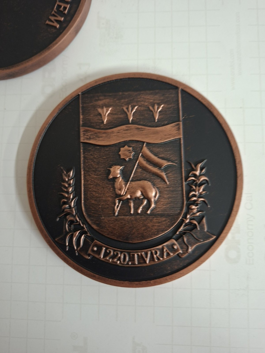   Egyedi alumínium / fém címer – városi, családi és heraldikai címer készítés