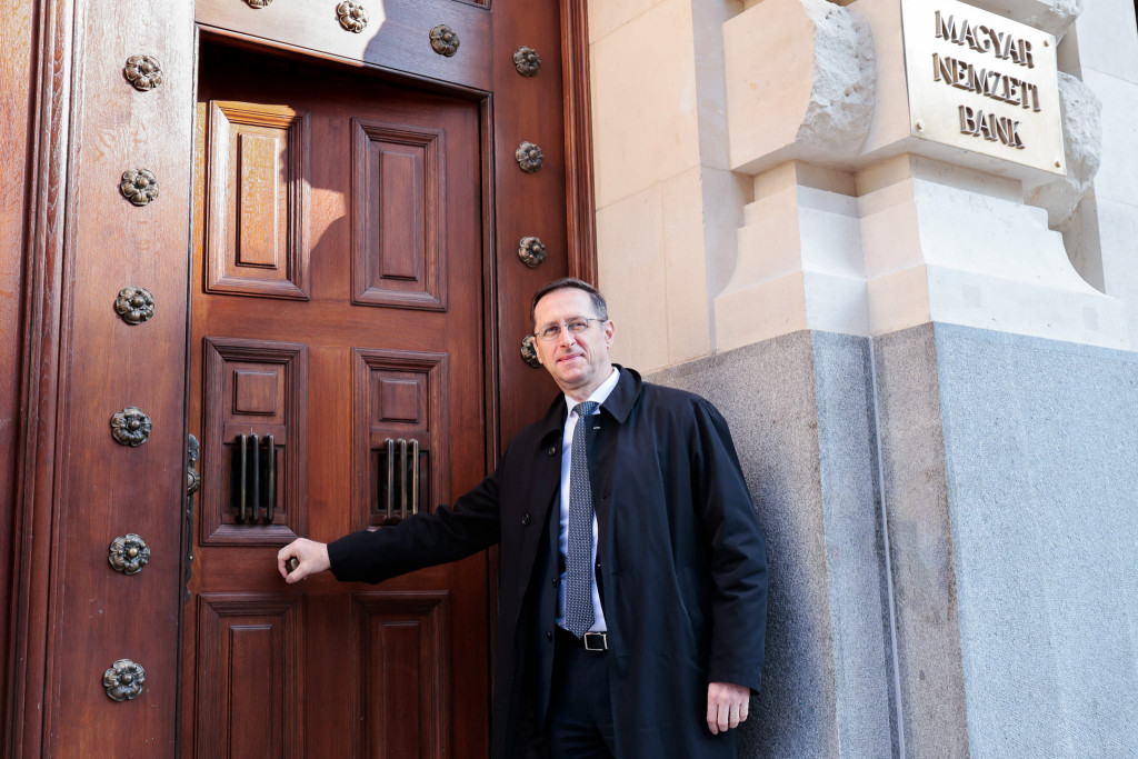 Egyedi réz tábla  / emléktábla / cégtábla készítése