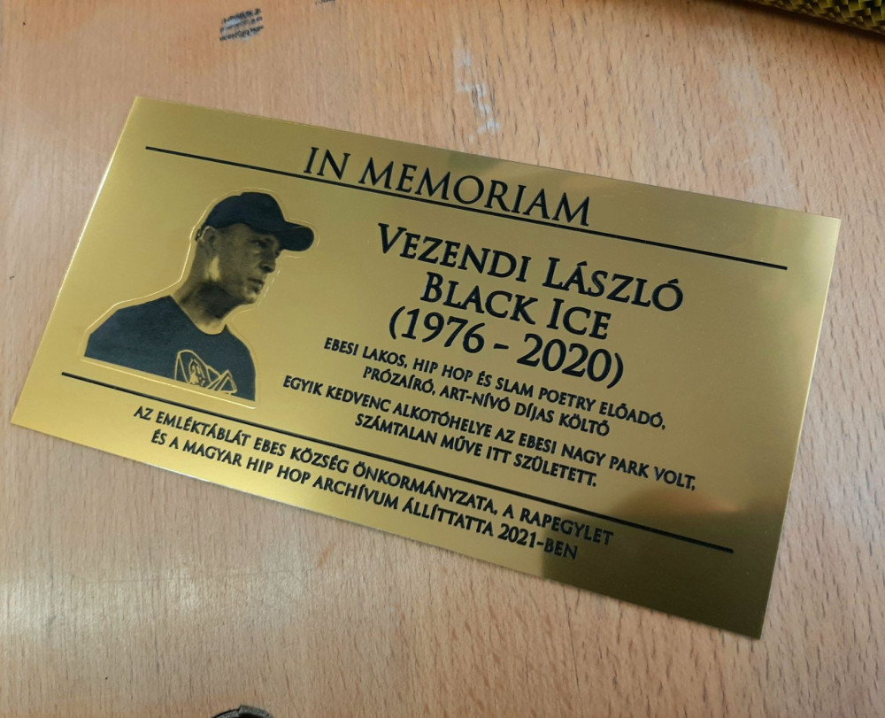 Egyedi réz tábla  / emléktábla / cégtábla készítése