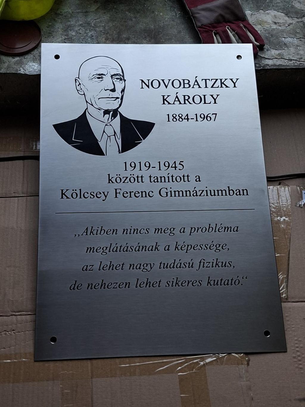 Egyedi réz tábla  / emléktábla / cégtábla készítése