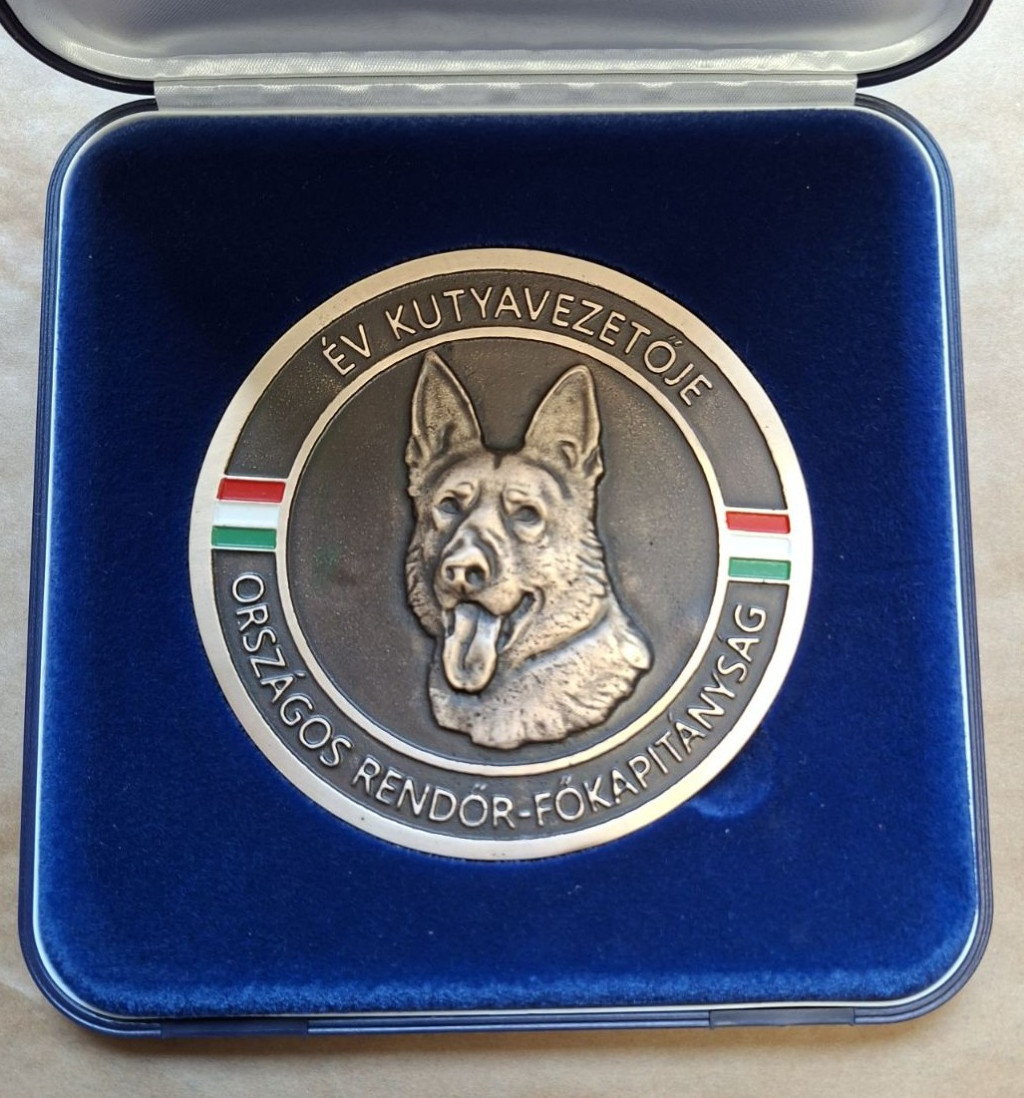 Tömör bronz érem 5-7 cm-es méretben 